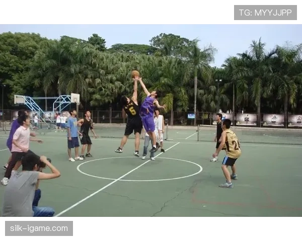 篮球跳球时如何判定起跳接触判罚的正确与否